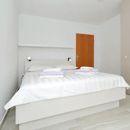 Stone House In The Center Of Town Apartament Murter