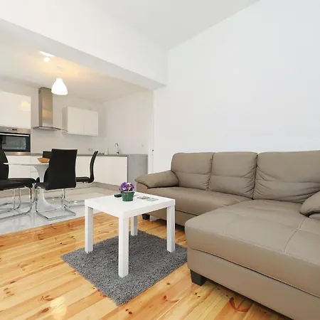 Stone House In The Center Of Town Apartamento