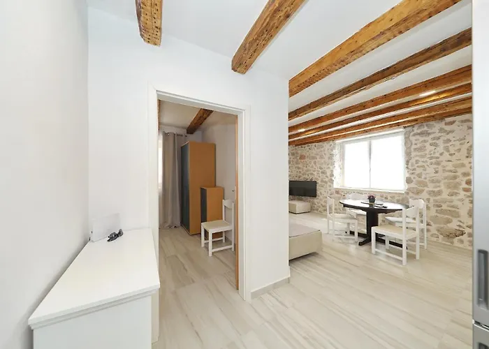 Stone House In The Center Of Town Apartamento Murter