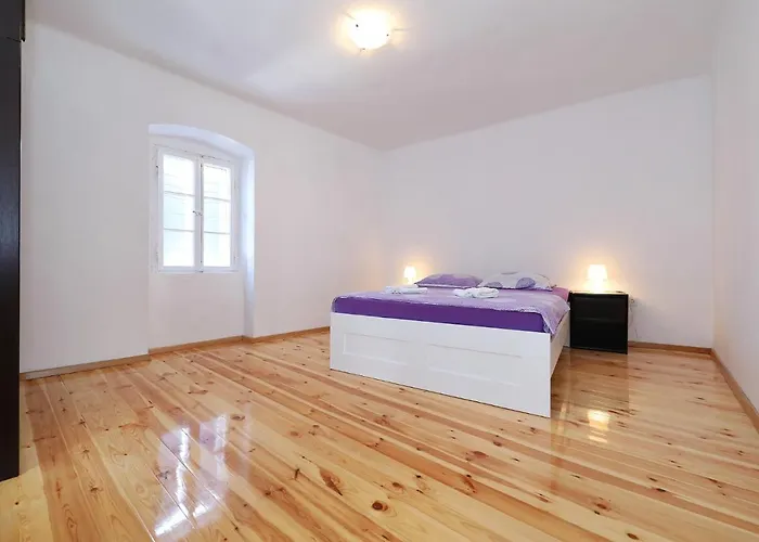 Stone House In The Center Of Town Apartamento *