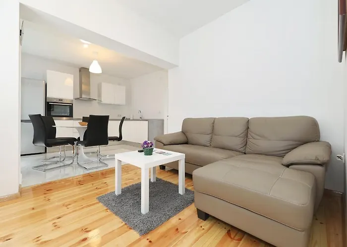 Stone House In The Center Of Town Apartamento