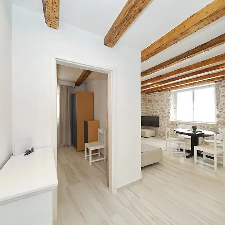 Stone House In The Center Of Town Apartmán Murter