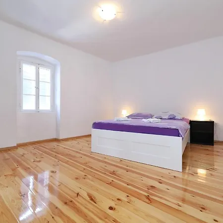 Stone House In The Center Of Town Apartmán *