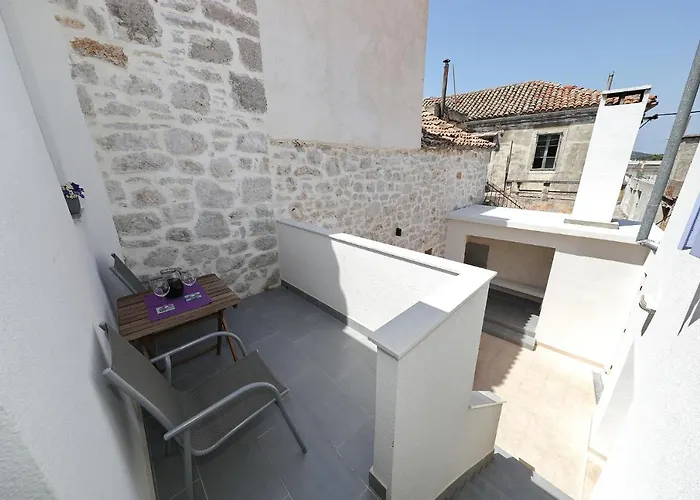 Stone House In The Center Of Town Apartament Murter