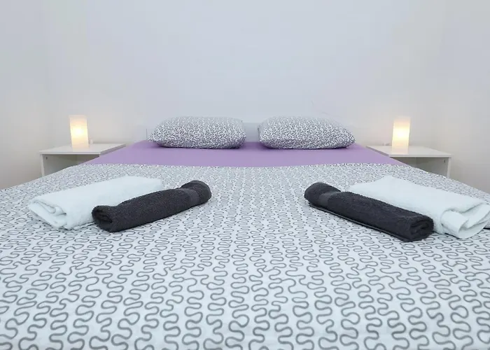 Stone House In The Center Of Town Apartament